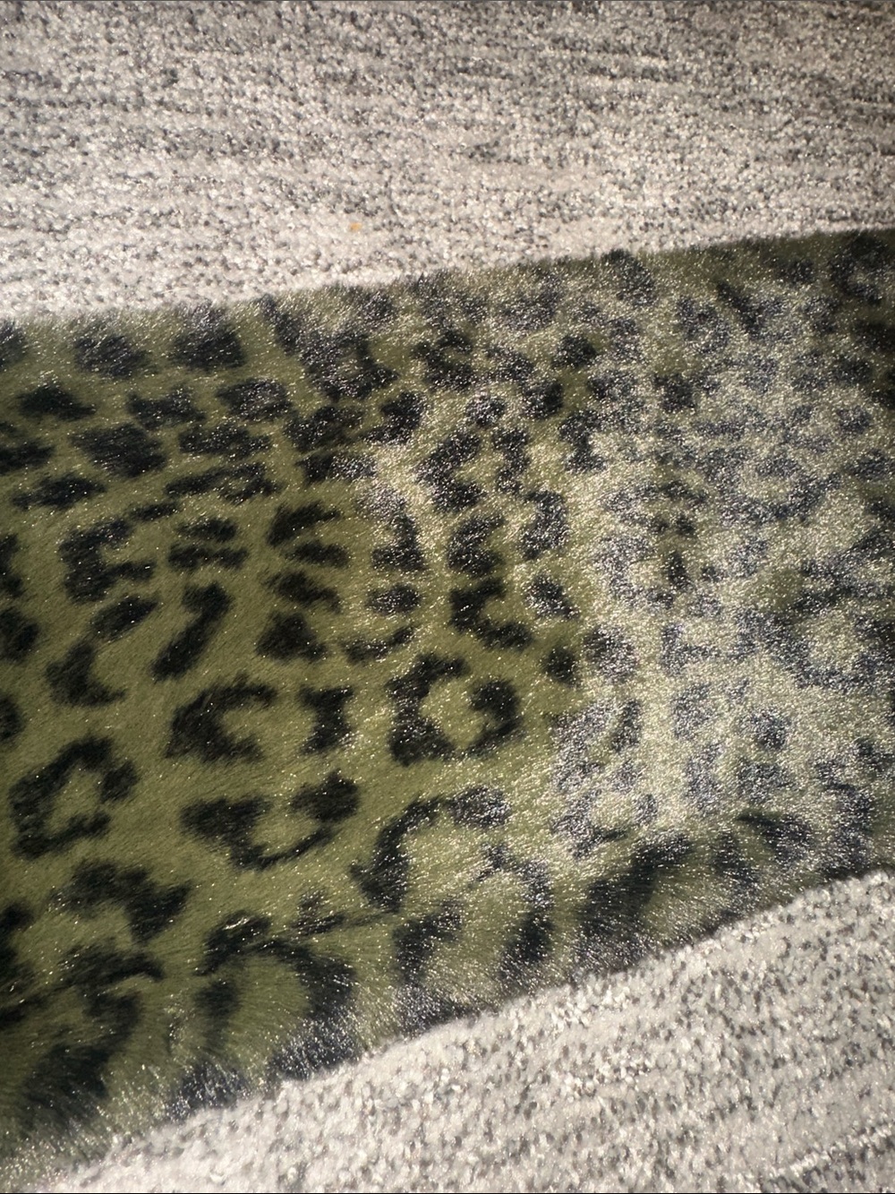 Christian Siriano Olive Green Leopard Faux Fur Scarf - Picture 9 of 9
